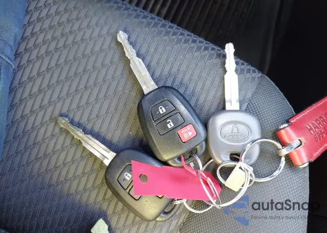 2018 Toyota Highlander Le/Le Plus z USA, uszkodzony, nr VIN 5TDBZRFH3JS871103